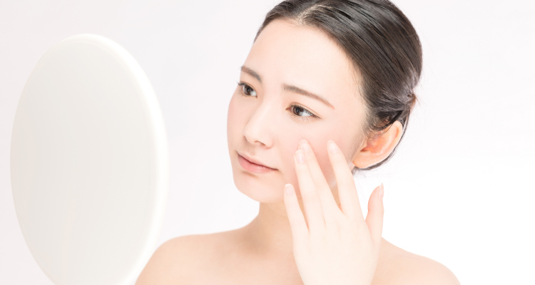 大きな顔を小さくしたい女性