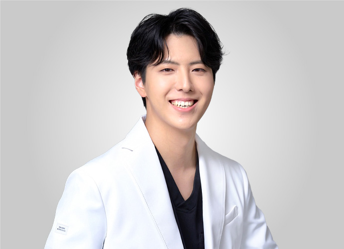 富田 秀鷹医師の写真